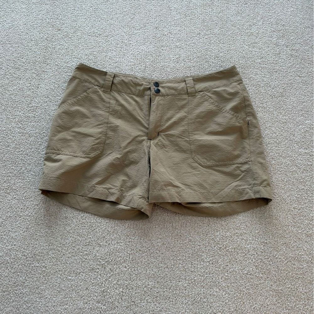 Patagonia Women's Bordeless Shorts size 12 in Khaki